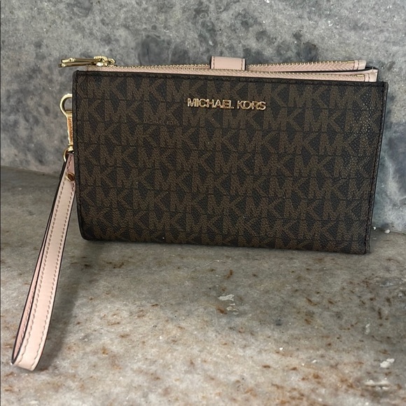 NWT Michael Kors Signature Brown and Blush Jet Set Travel Wristlet - Picture 1 of 7
